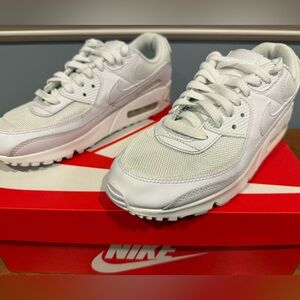 Nike Air Max 90 Men's Sneaker in White/White/Wolf Grey/White 
Size 8